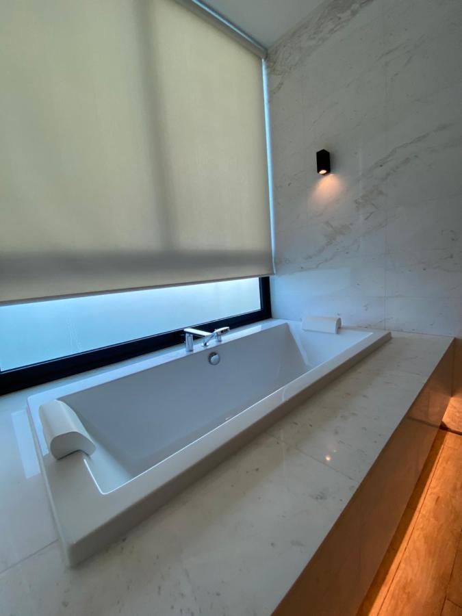 Ikiru 18 Private Saltwater Pool Villa, 3 Ensuite Br, Outdoor Bbq, 5 Mins To Beach Pantai Cenang  Exterior photo