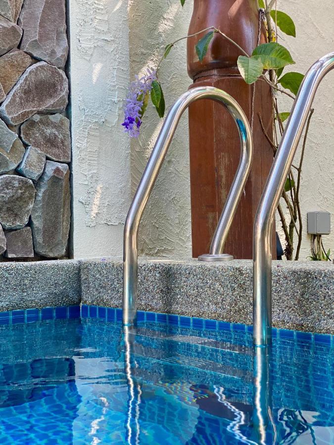 Ikiru 18 Private Saltwater Pool Villa, 3 Ensuite Br, Outdoor Bbq, 5 Mins To Beach Pantai Cenang  Exterior photo