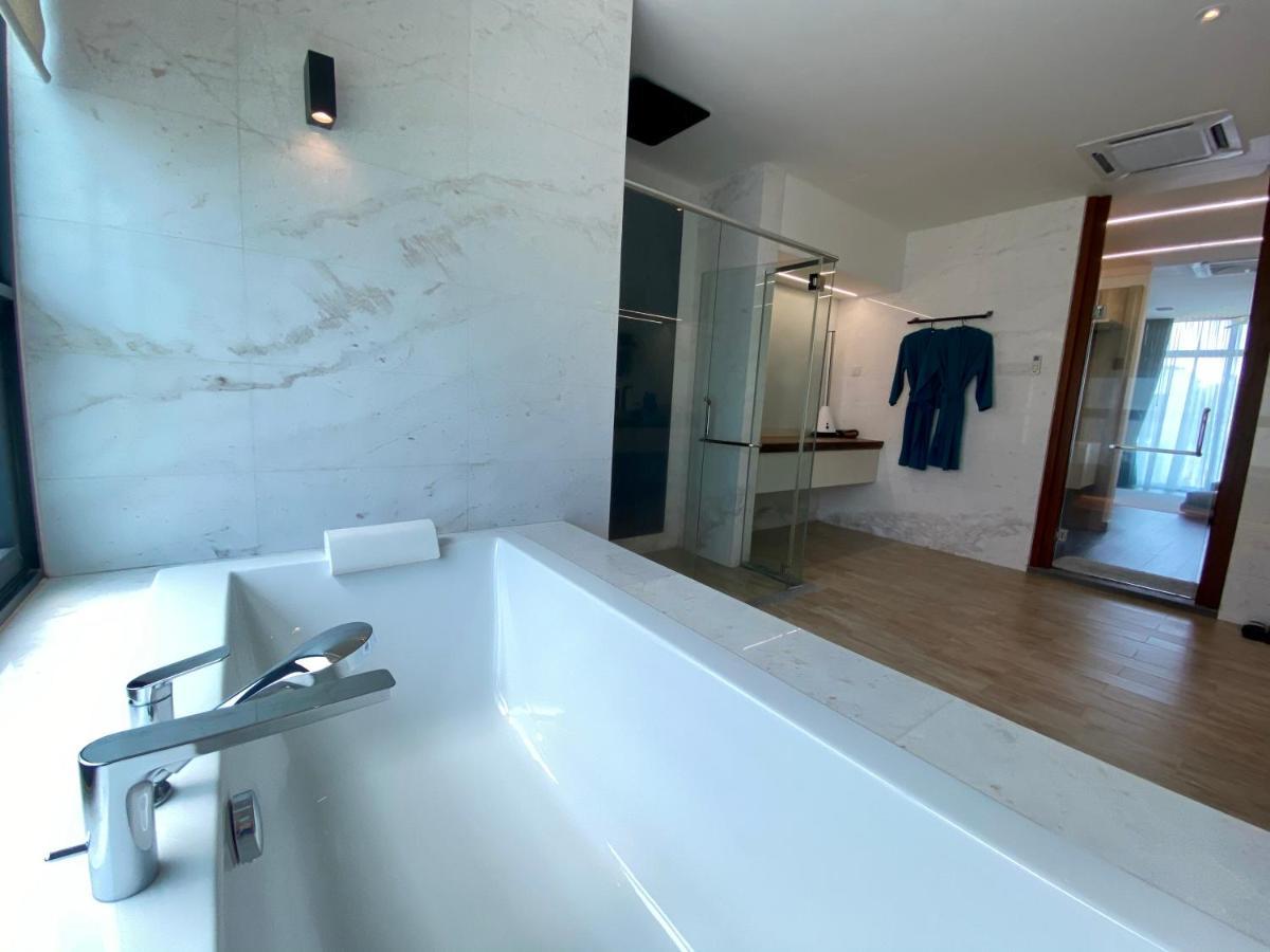 Ikiru 18 Private Saltwater Pool Villa, 3 Ensuite Br, Outdoor Bbq, 5 Mins To Beach Pantai Cenang  Exterior photo
